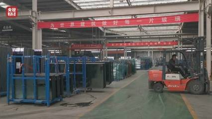 3&middot;15晚會(huì):個(gè)別企業(yè)用普通鋼化玻璃打上防火標(biāo),冒充防火玻璃進(jìn)行銷售