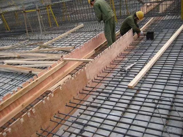 建筑施工中后澆帶、變形縫與施工縫的關(guān)鍵區(qū)別解析